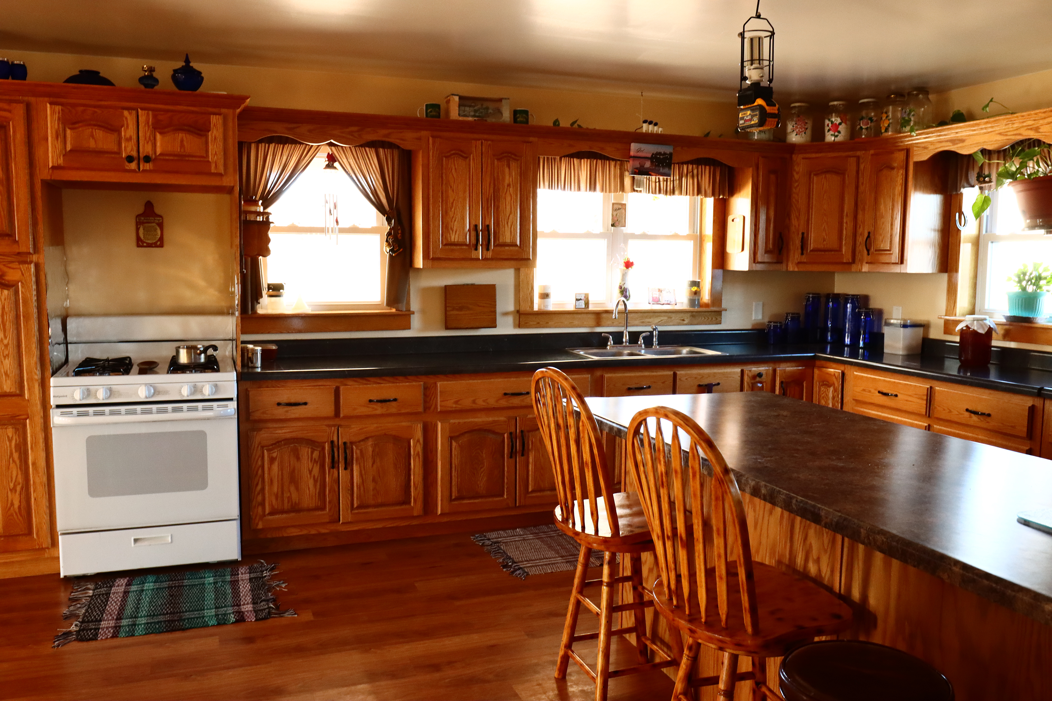 How Professional Design and Staging Maximize Your Northeast Iowa Home’s Value